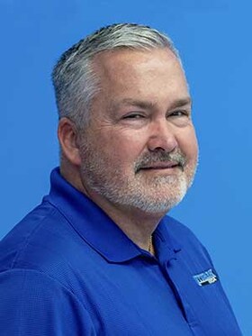 Staff member Philip Titzell from ID_29e354158b41