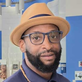 Staff member Malik Moss from ID_29e354158b41