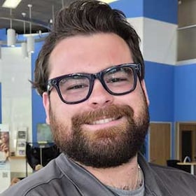 Staff member Justin Jefferies from ID_29e354158b41