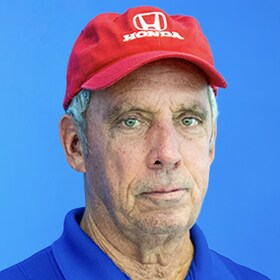 Staff member Paul Loso from ID_29e354158b41