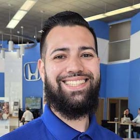Staff member Kaine Colon from ID_29e354158b41