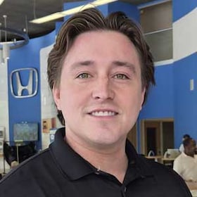 Staff member Robert Holmes from ID_29e354158b41