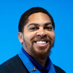 Staff member Darian Brown from ID_29e354158b41