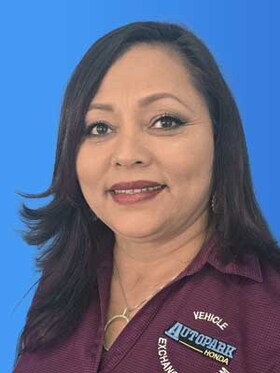 Staff member Silvia Bagley from ID_29e354158b41