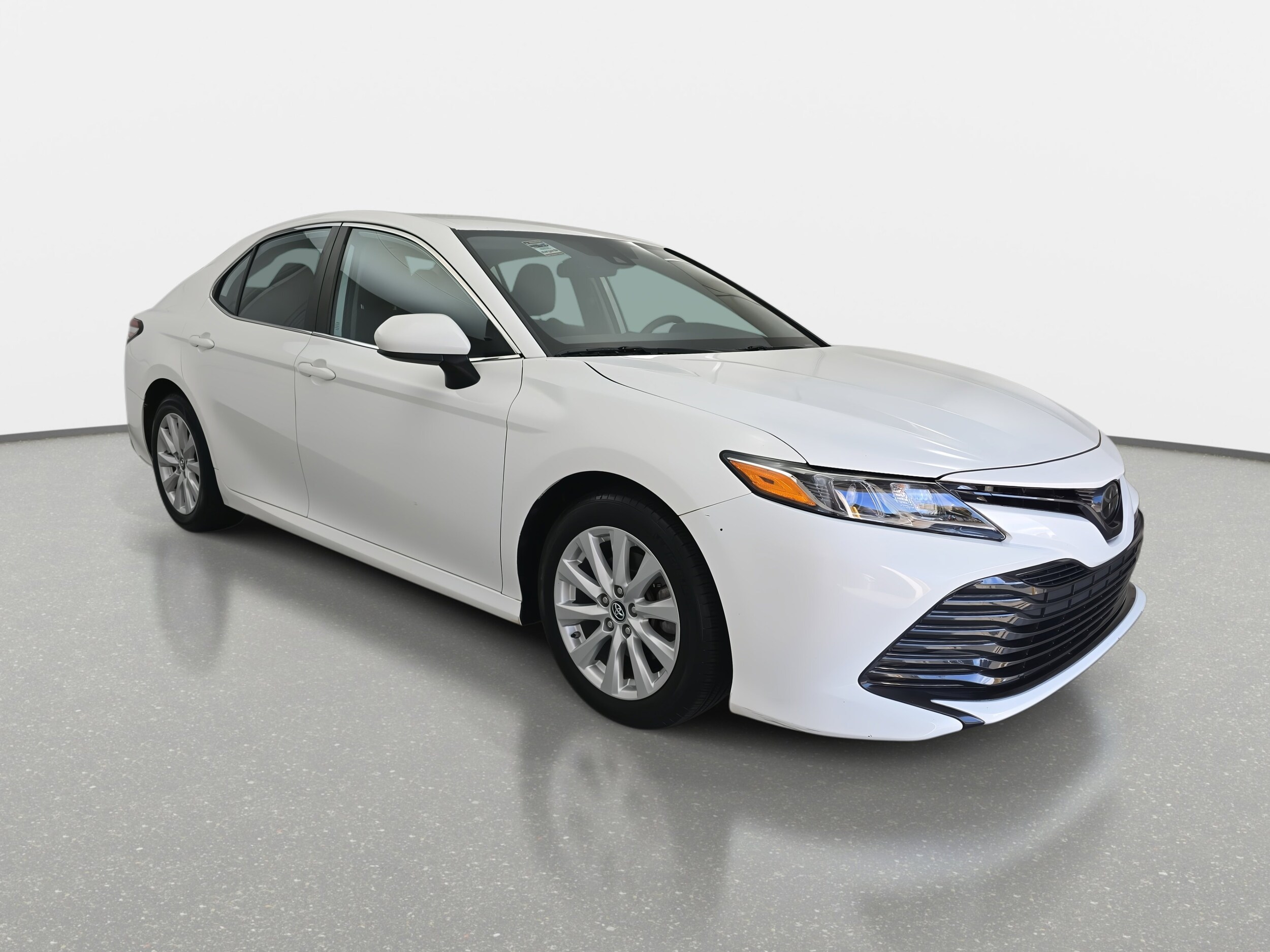 2019 Toyota Camry LE photo 3