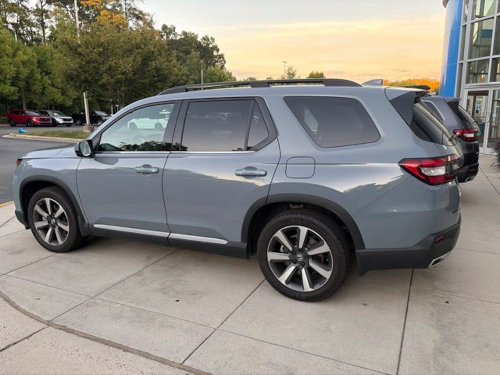 Used 2025 Honda Pilot Touring SUV