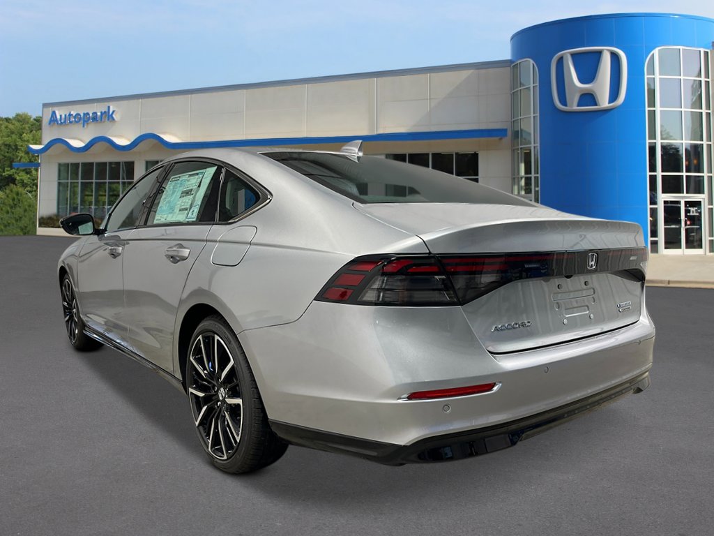 2025 Honda Accord Hybrid Touring photo 3