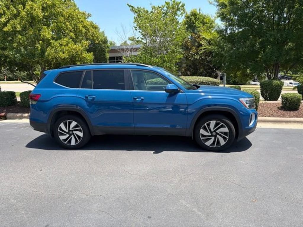Used 2025 Volkswagen Atlas 2.0T SE with Technology SUV