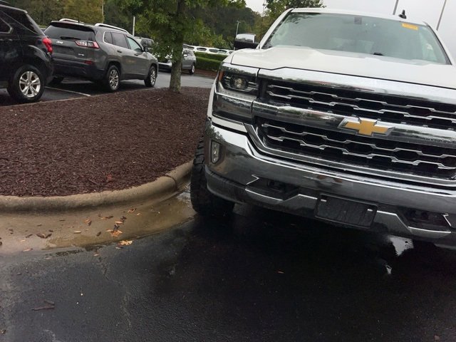 2017 Chevrolet Silverado 1500 LTZ photo 2