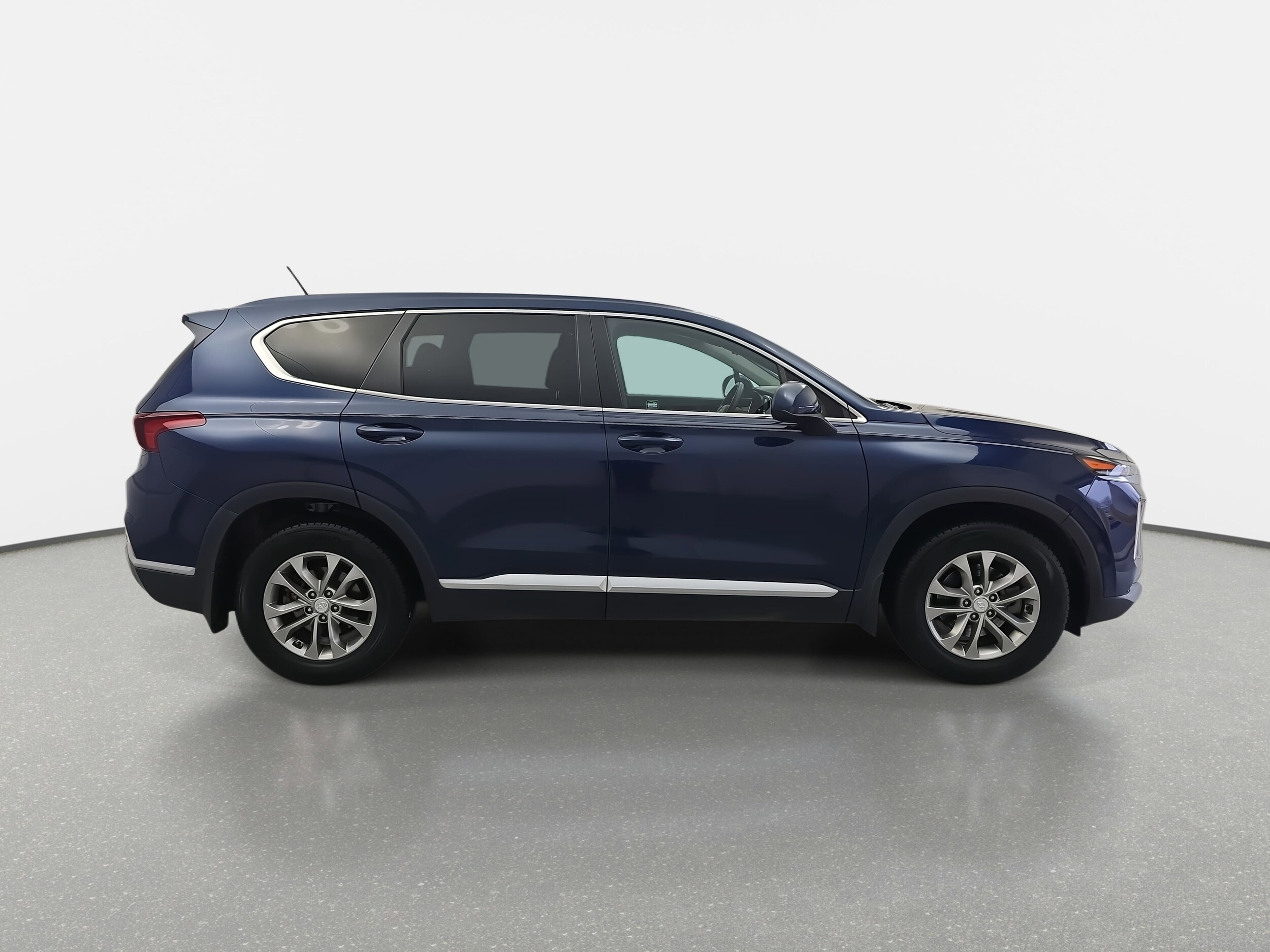 2020 Hyundai Santa Fe SE photo 3