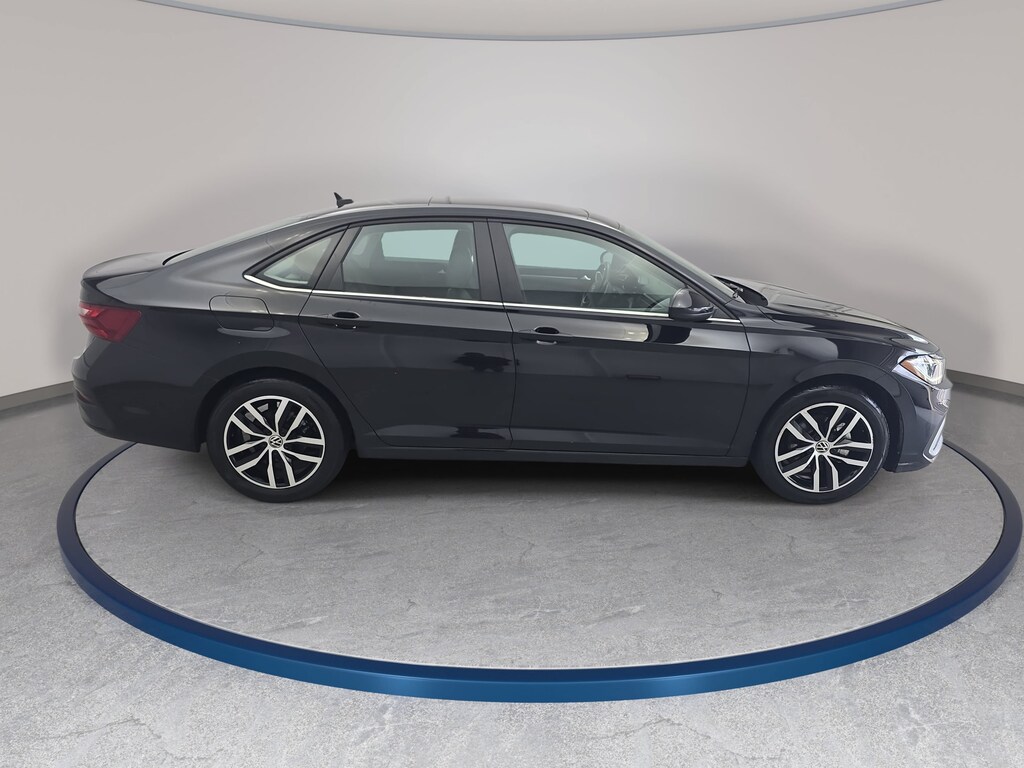 Used 2025 Volkswagen Jetta SE Sedan