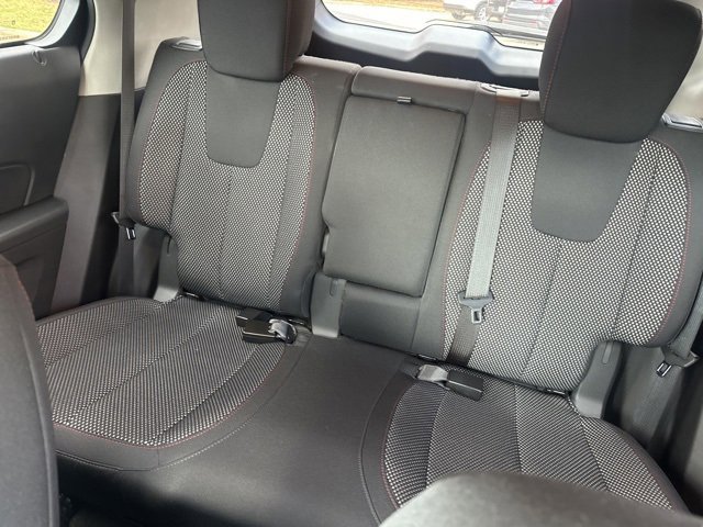 2011 Chevrolet Equinox photo 4