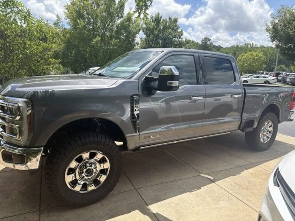 Used 2024 Ford F-250 LARIAT Truck Crew Cab