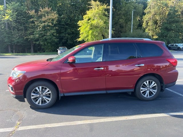 2019 Nissan Pathfinder SV photo 2