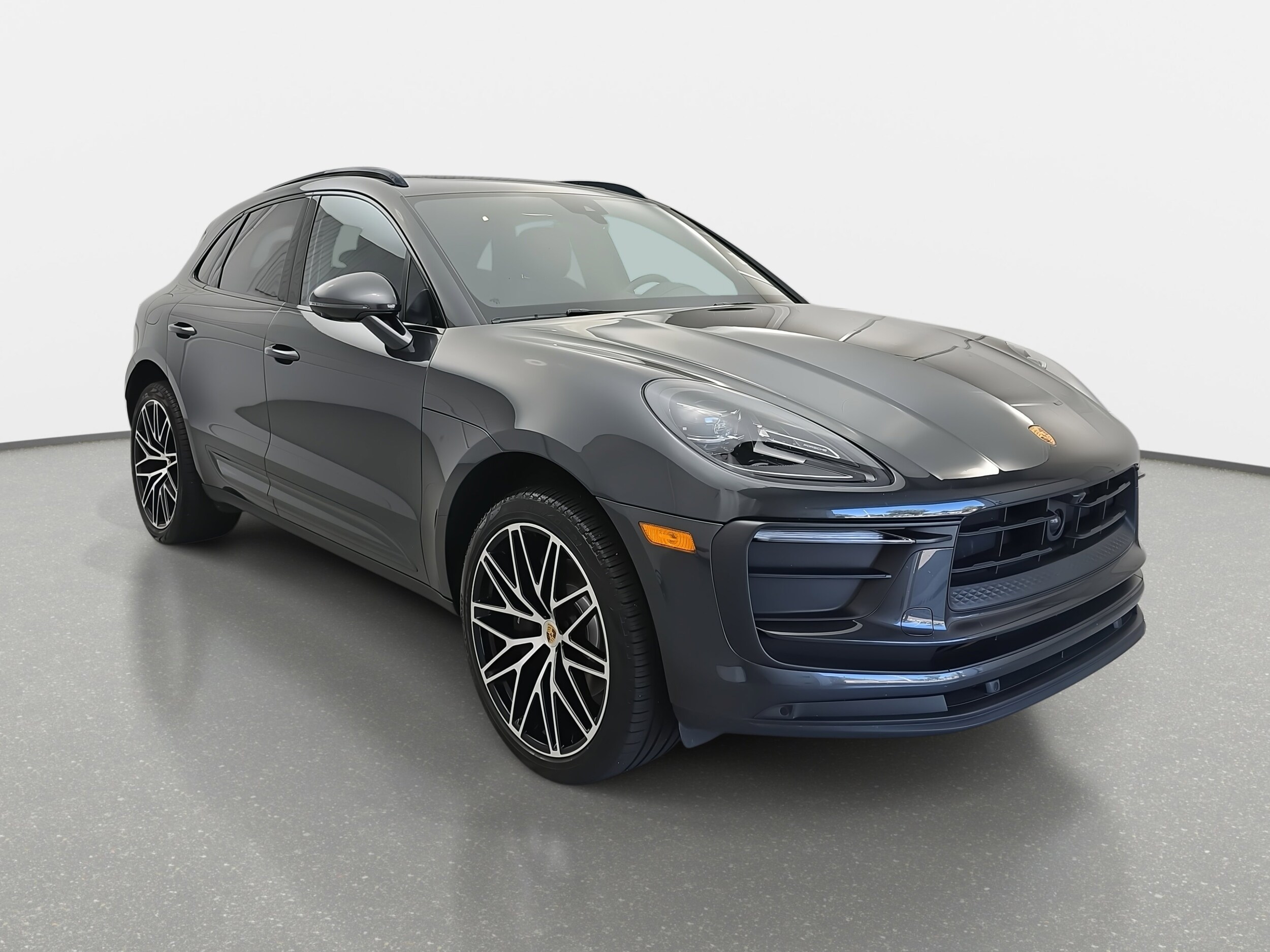 2023 Porsche Macan T photo 3