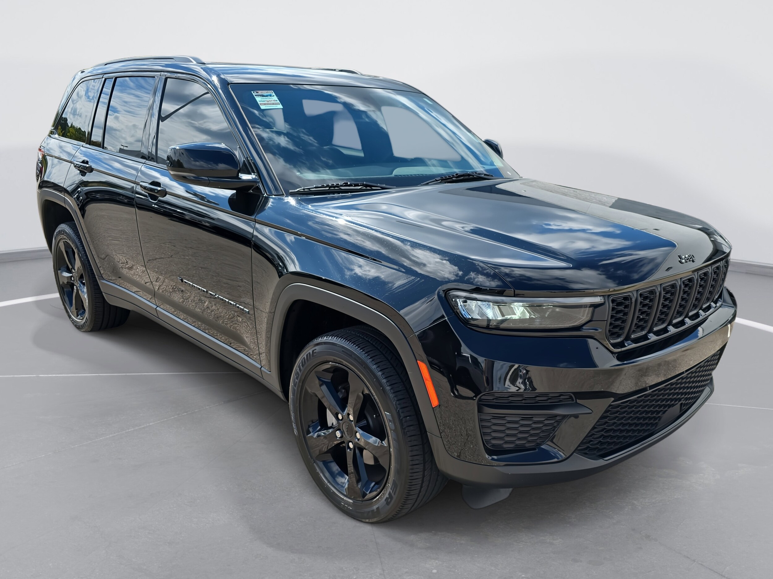 2023 Jeep Grand Cherokee Altitude X photo 2