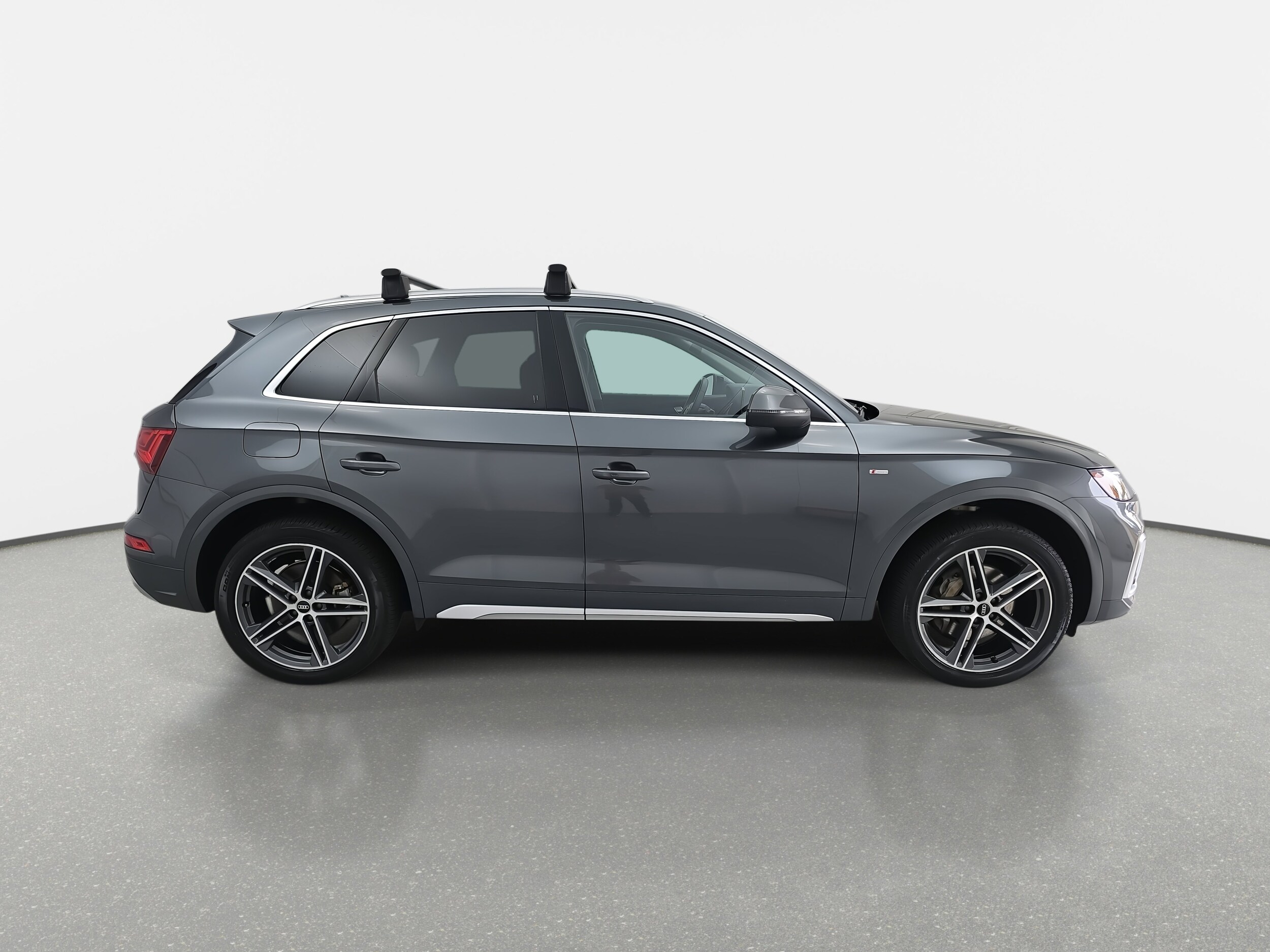 2021 Audi Q5 Premium Plus 55 TFSI e photo 2