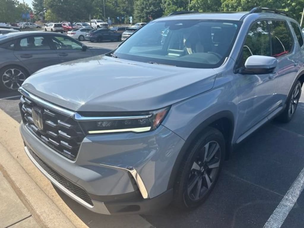 Used 2025 Honda Pilot Touring SUV