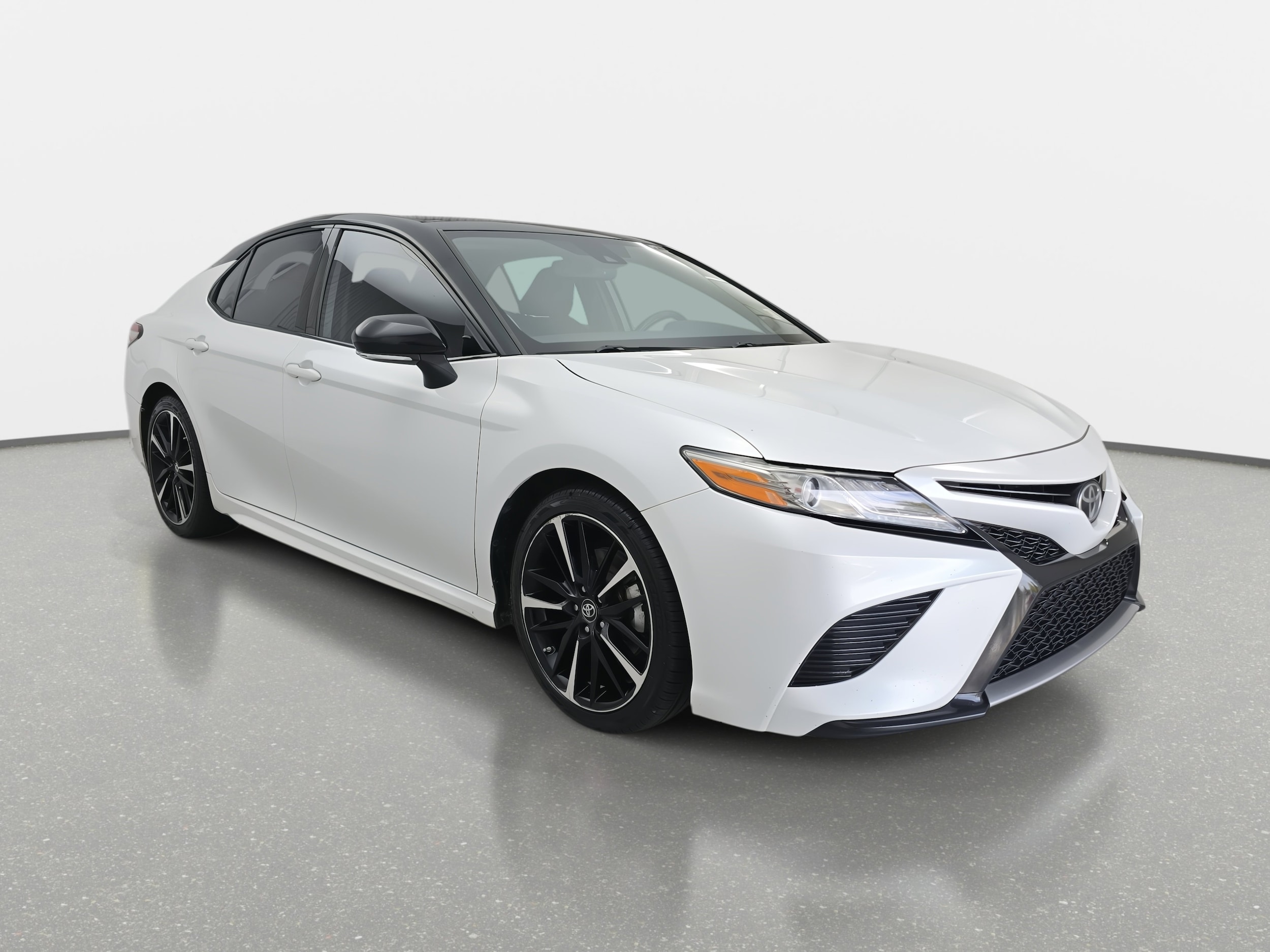 2019 Toyota Camry XSE V6 photo 3
