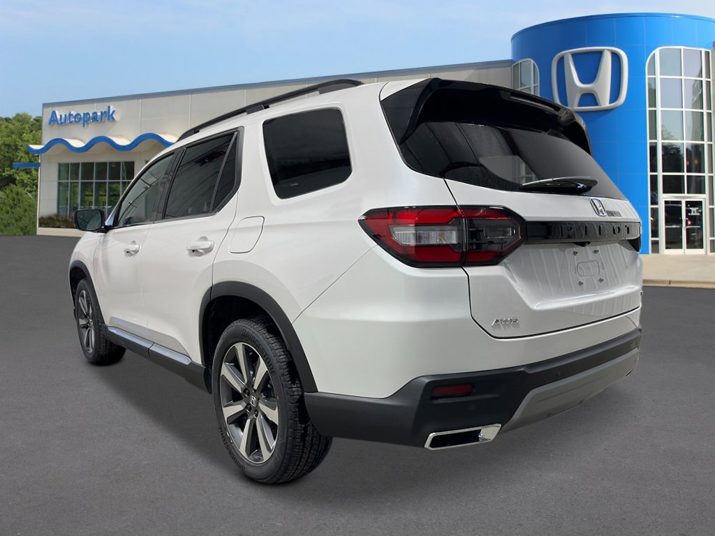 2025 Honda Pilot Touring photo 3