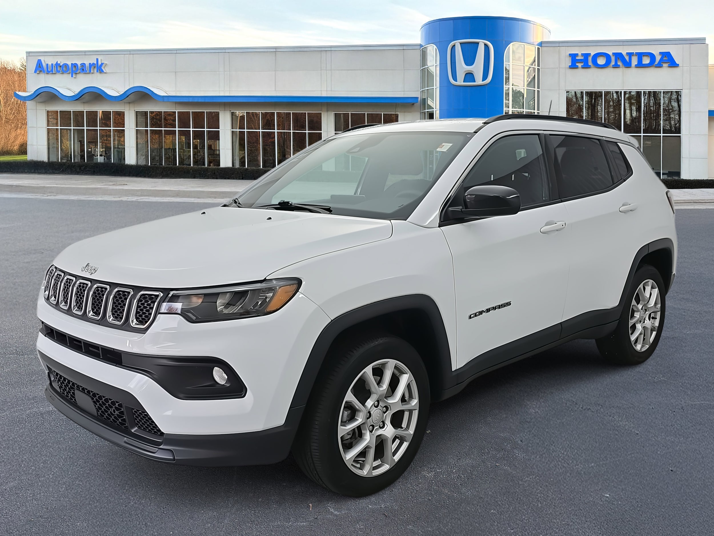2023 Jeep Compass Latitude Lux's photo