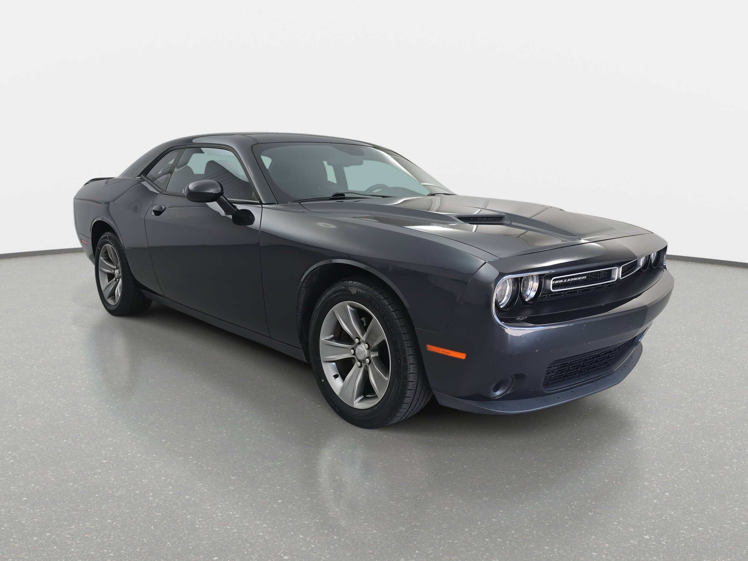 2019 Dodge Challenger SXT photo 3
