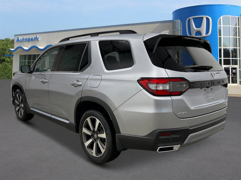 2025 Honda Pilot Touring photo 3