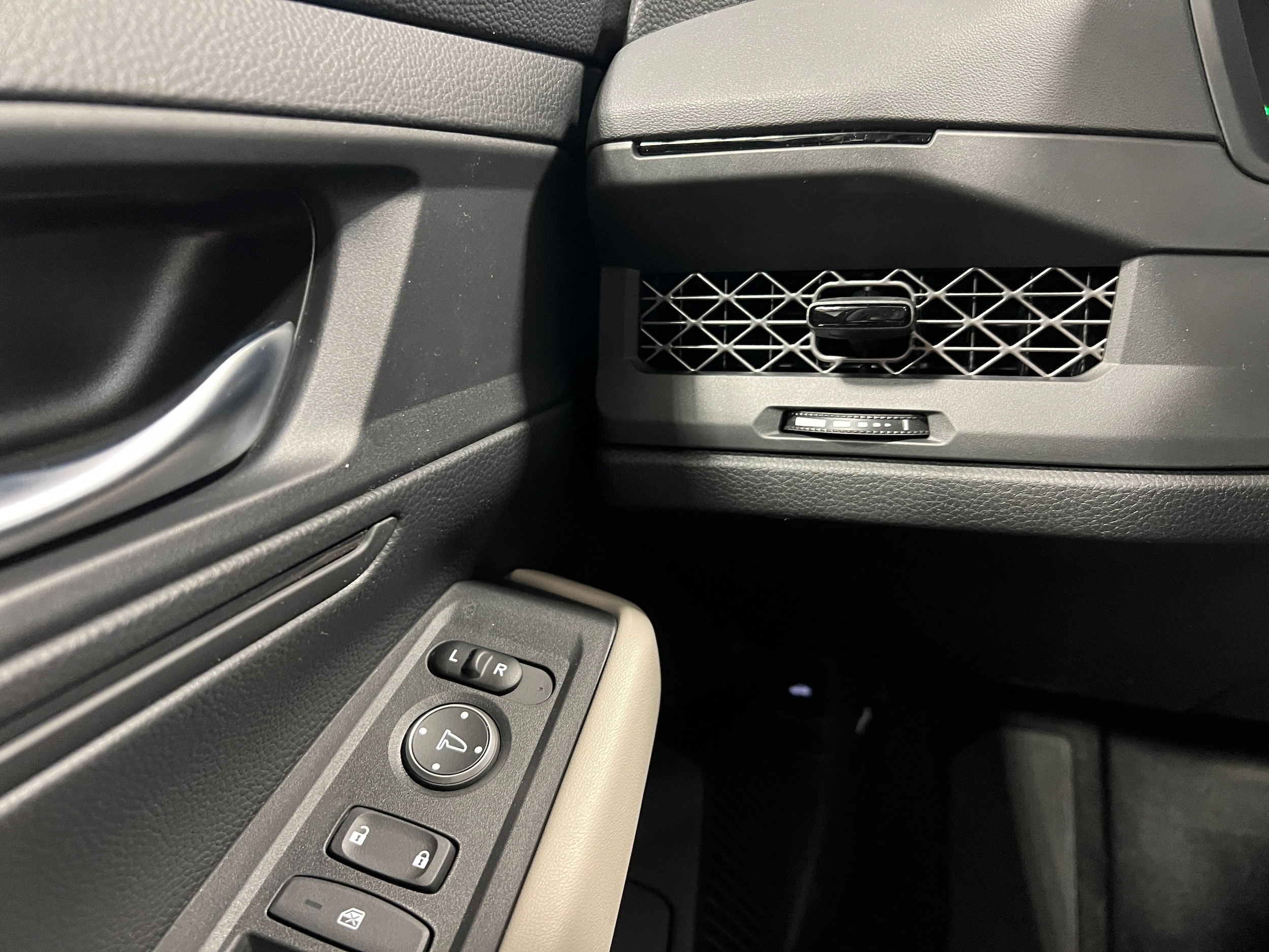 2025 Honda Accord LX - Photo 17