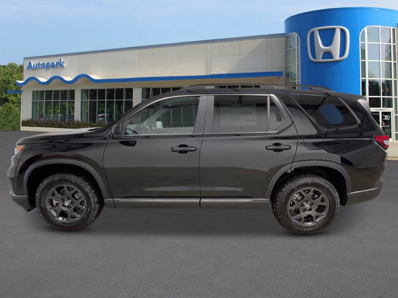 2025 Honda Pilot TrailSport photo 2