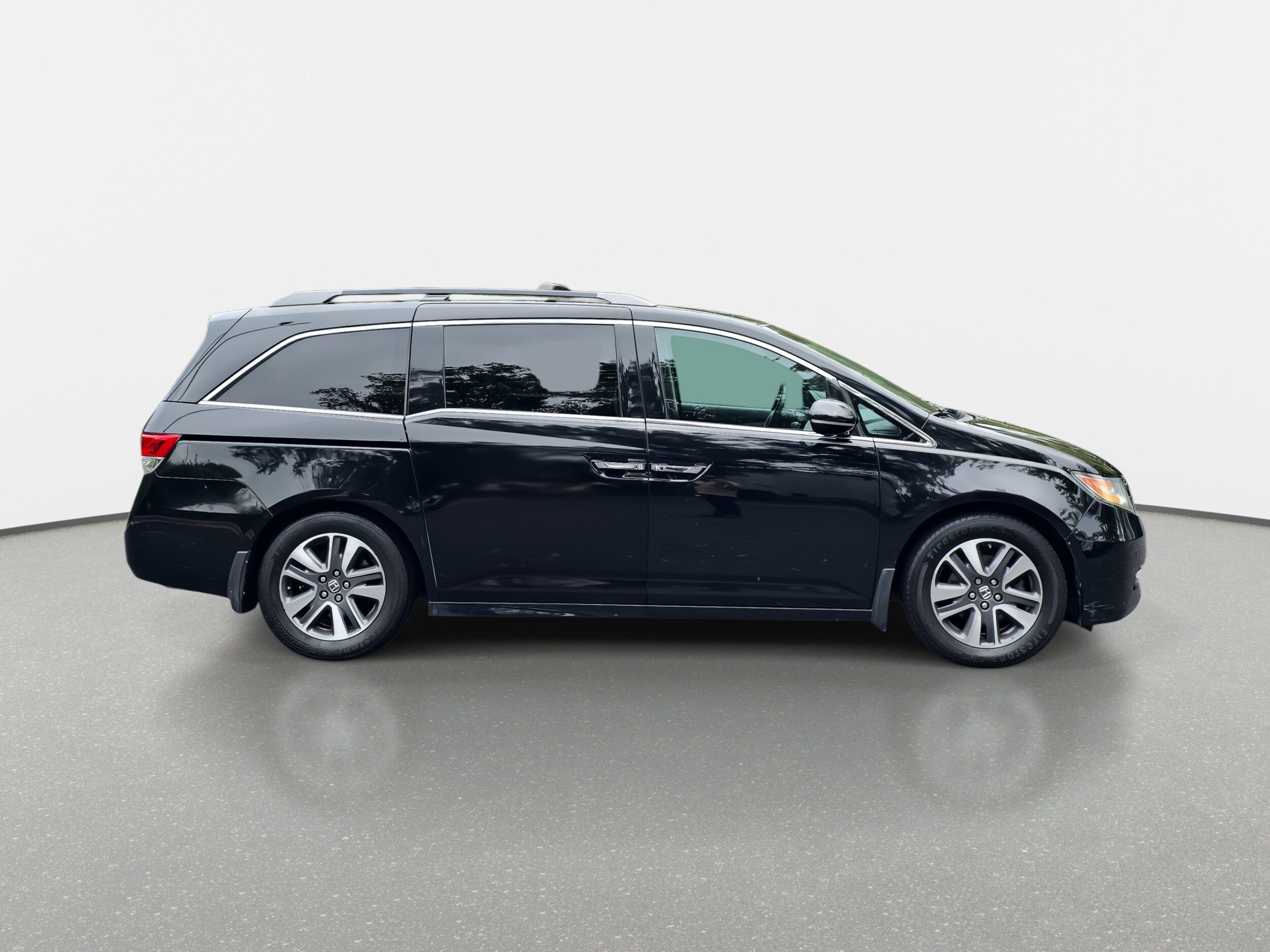 2015 Honda Odyssey Touring photo 4