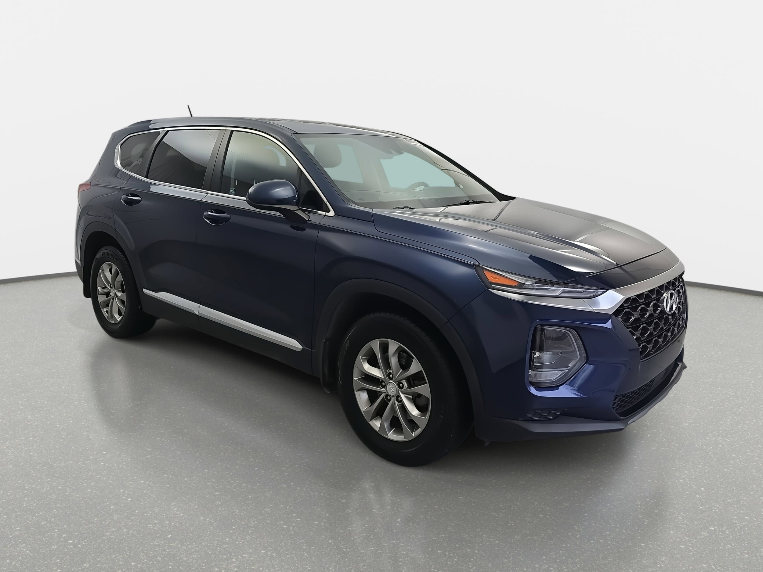 2020 Hyundai Santa Fe SE photo 2
