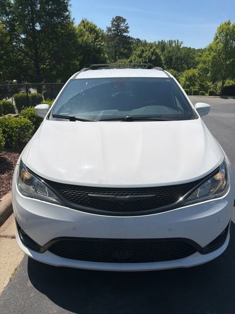 2020 Chrysler Pacifica Touring L Plus's photo