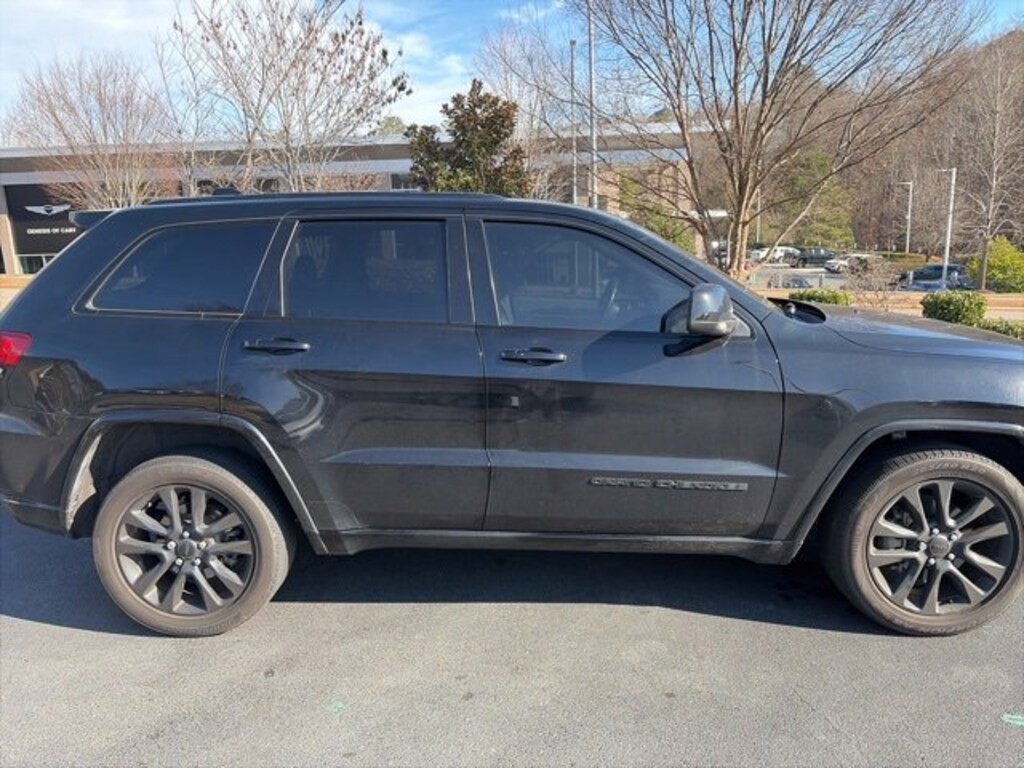 Used 2018 Jeep Grand Cherokee Altitude SUV