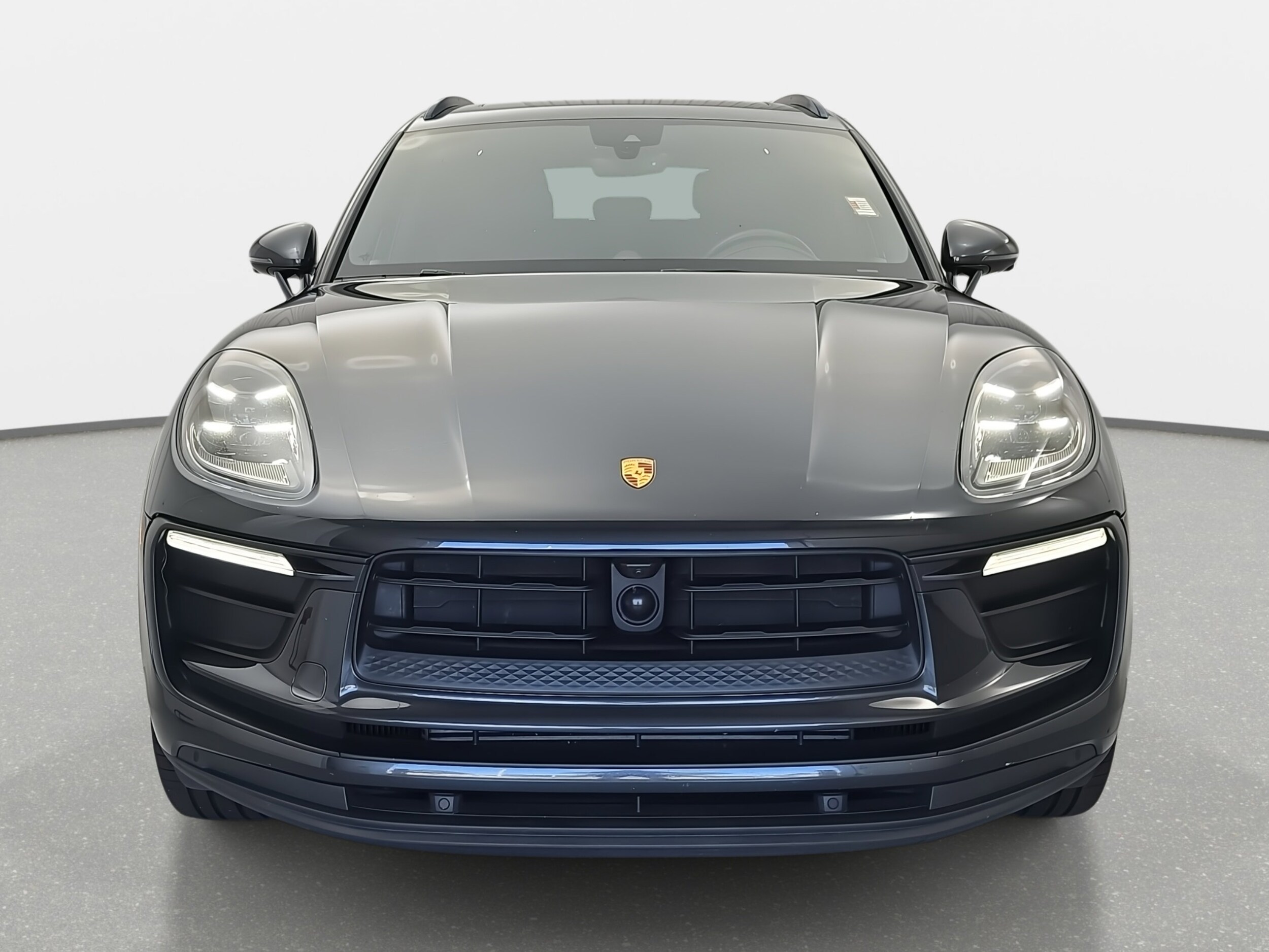 2023 Porsche Macan T photo 2