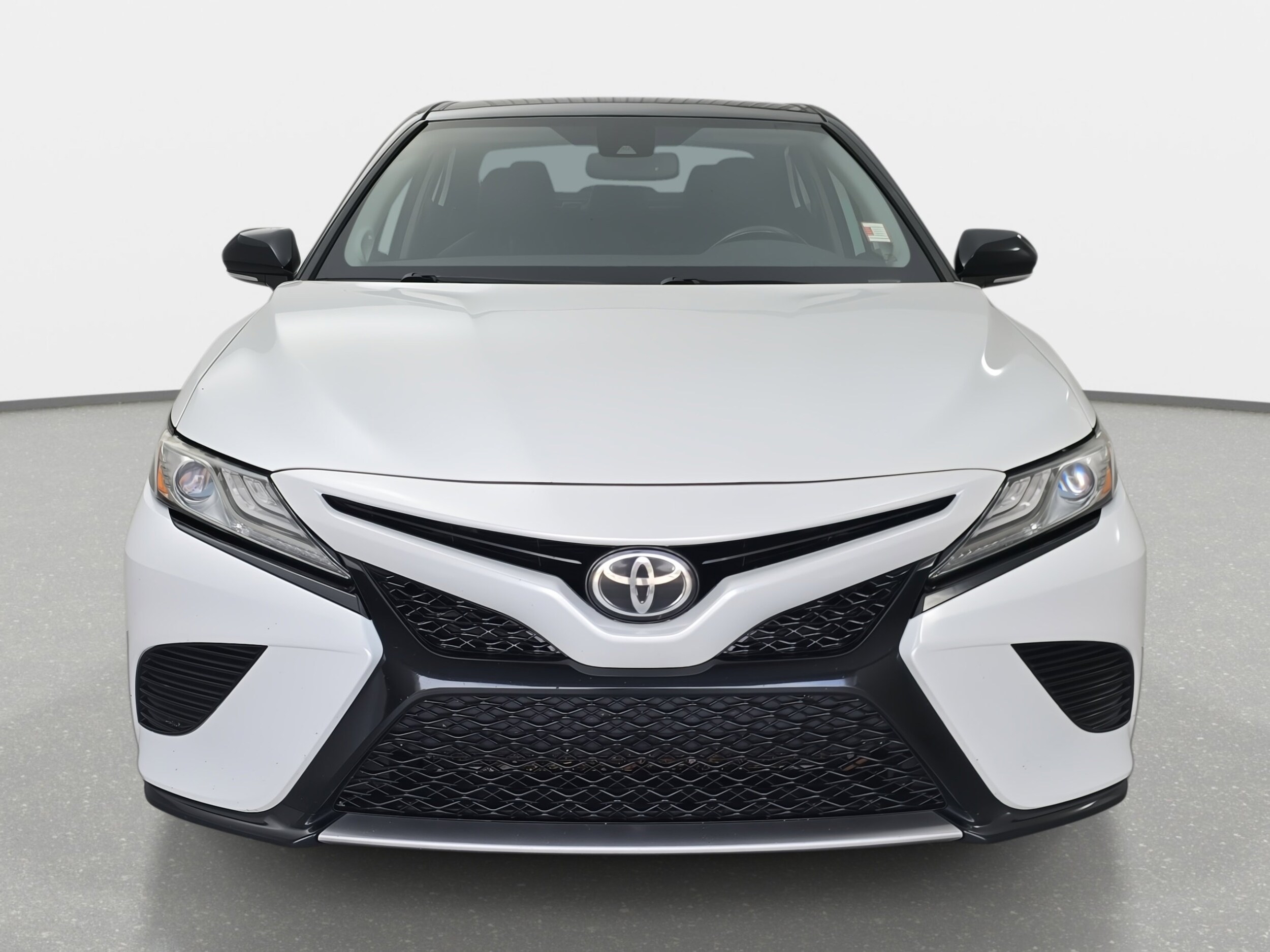 2019 Toyota Camry XSE V6 photo 2
