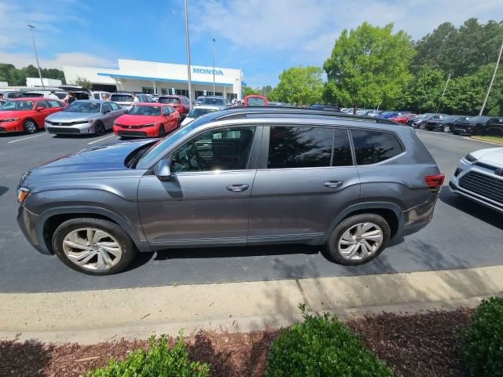 Used 2021 Volkswagen Atlas 3.6L V6 SE with Technology SUV