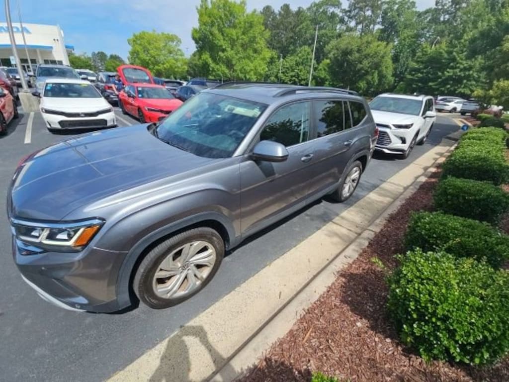Used 2021 Volkswagen Atlas 3.6L V6 SE with Technology SUV