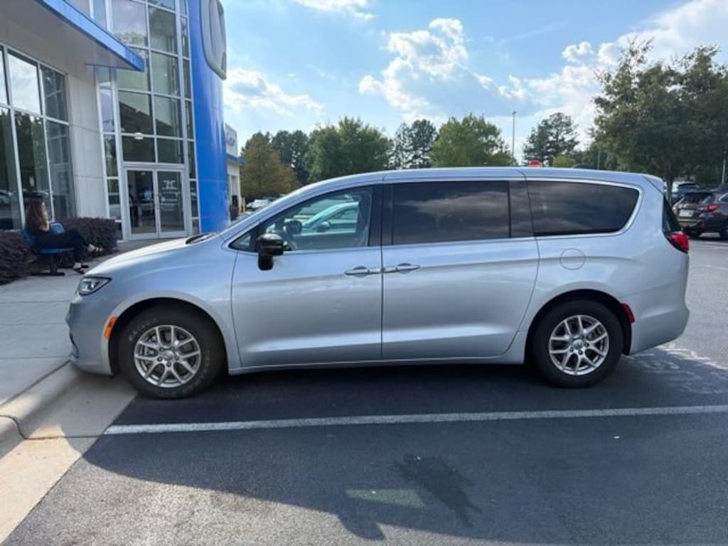 Used 2024 Chrysler Pacifica Touring L Van Passenger Van