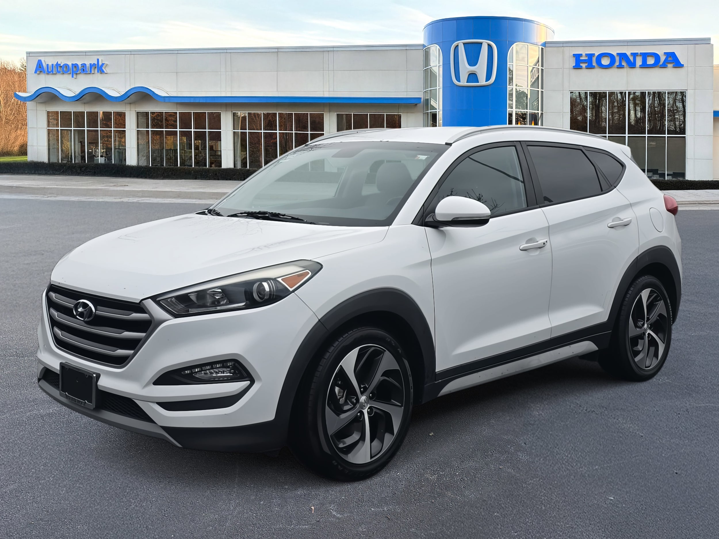 2017 Hyundai Tucson Sport's photo