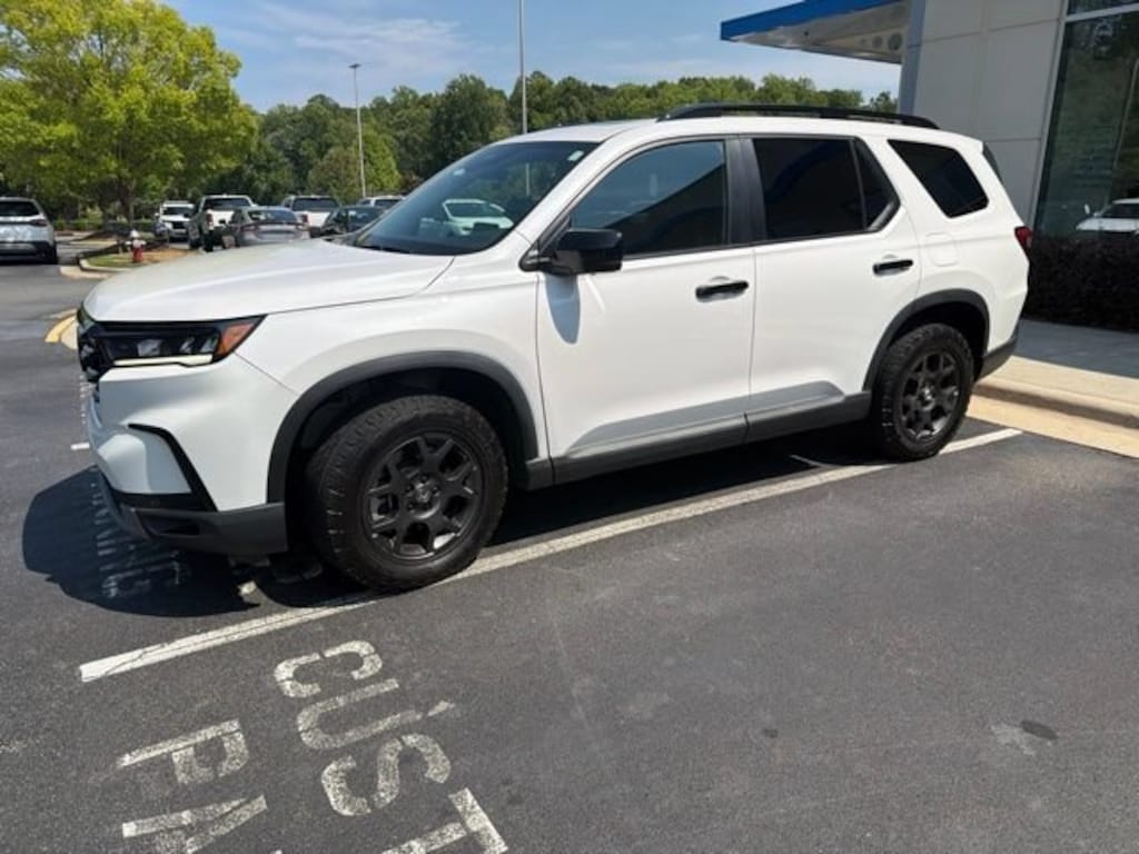 Used 2025 Honda Pilot TrailSport SUV