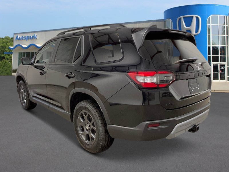 2025 Honda Pilot TrailSport photo 3