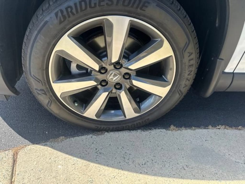 Certified 2025 Honda Pilot Touring SUV