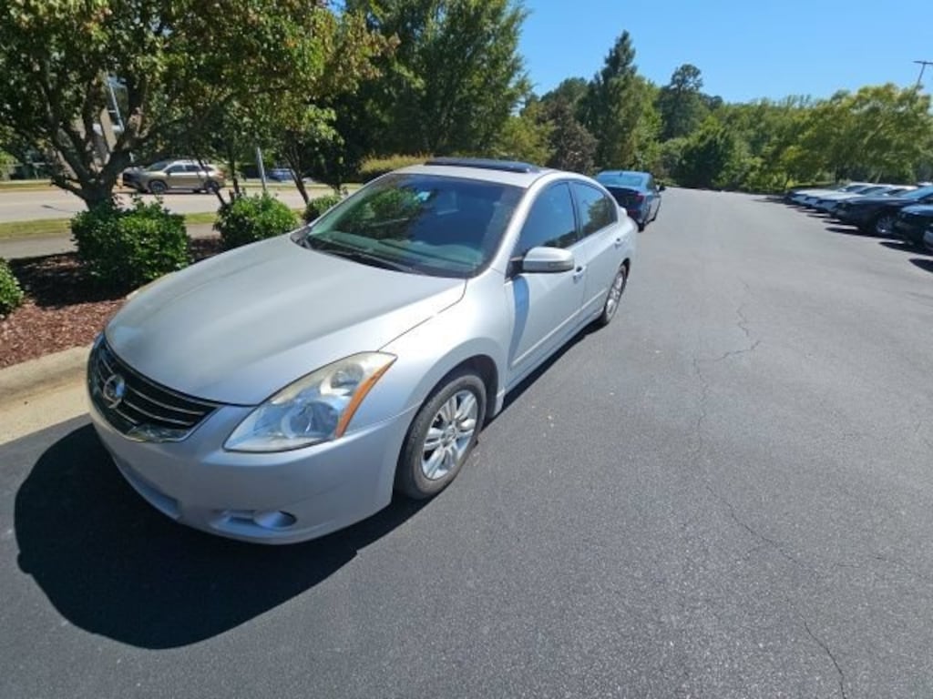 Used 2011 Nissan Altima 2.5 SL Sedan