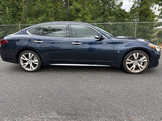 2017 Infiniti Q70L 3.7 photo 2