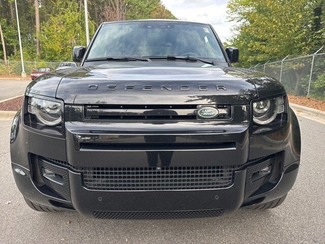2025 Land Rover Defender 110 X-Dynamic SE photo 2