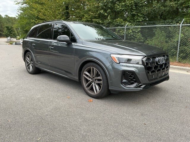2025 Audi SQ7 Premium Plus photo 2