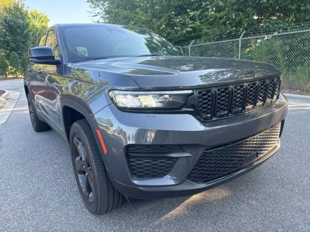 Used 2024 Jeep Grand Cherokee Altitude SUV