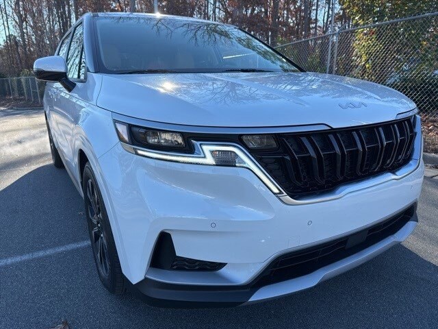 2022 Kia Carnival EX photo 3