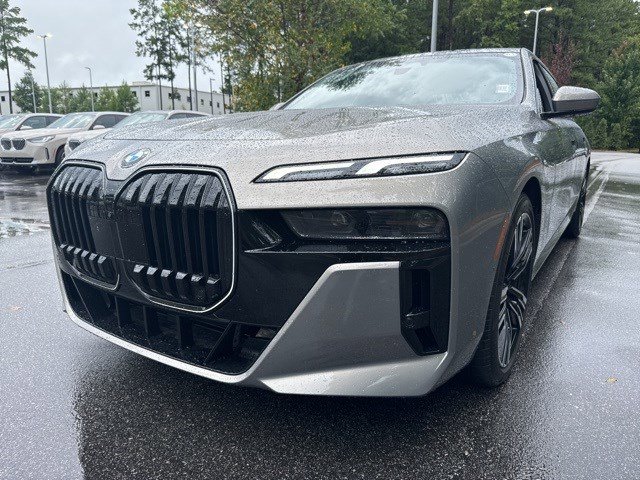 2025 BMW 740i Sedan