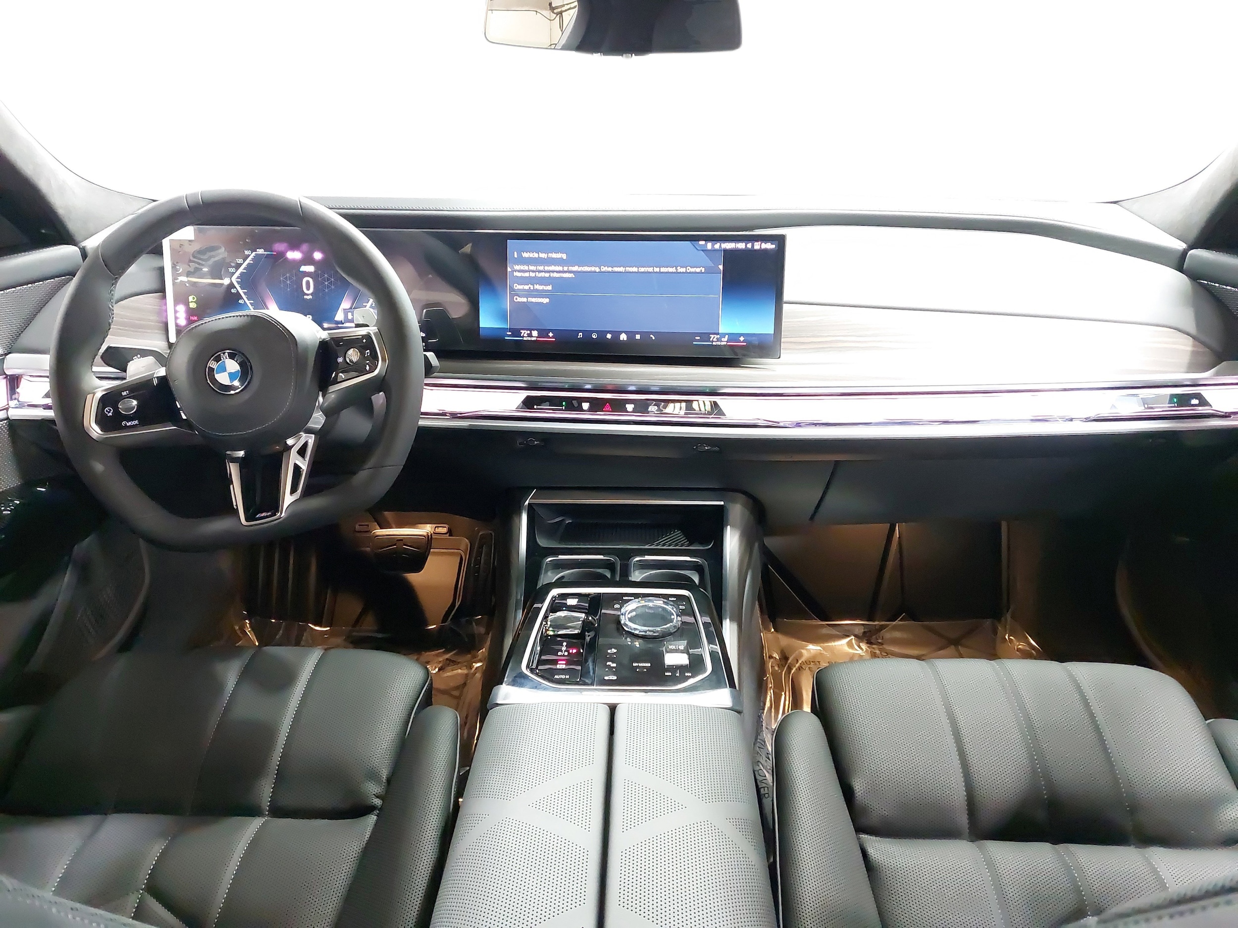 2025 BMW 7 Series 760i - Photo 9